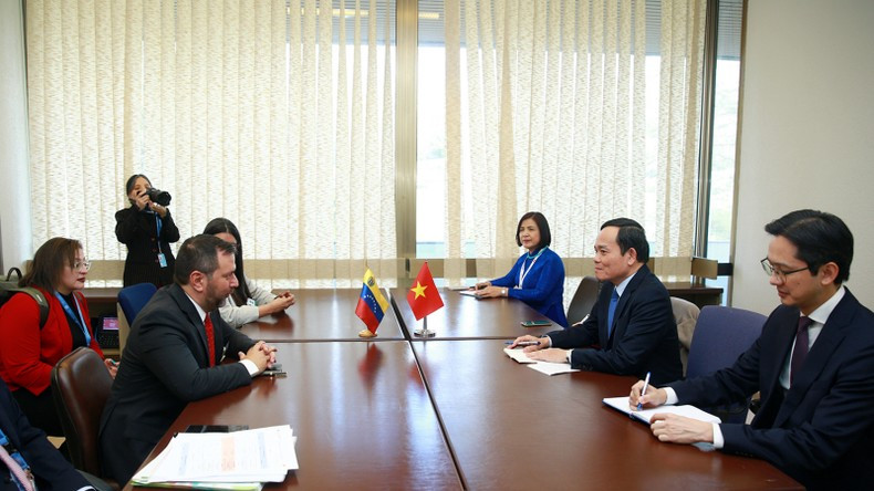 Вице-премьер Чан Лыу Куанг на встрече с Министром иностранных дел Венесуэлы Иваном Хилем Пинто. Фото: VGP Вице-премьер Чан Лыу Куанг на встрече с Министром иностранных дел Венесуэлы Иваном Хилем Пинто. Фото: VGP