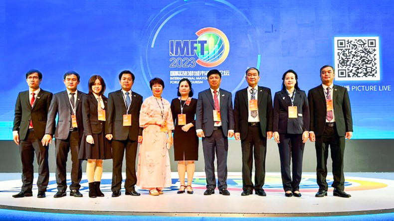 Делегация города Дананга принимает участие в Международном форуме мэров туристических городов 2023 года. Делегация города Дананга принимает участие в Международном форуме мэров туристических городов 2023 года.