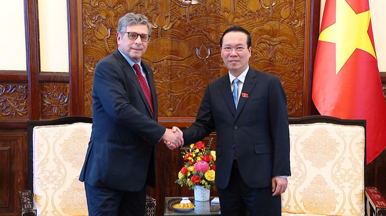 Президент Во Ван Тхыонг принимает Посла Бразилии. Фото: Хонг Куан Президент Во Ван Тхыонг принимает Посла Бразилии. Фото: Хонг Куан