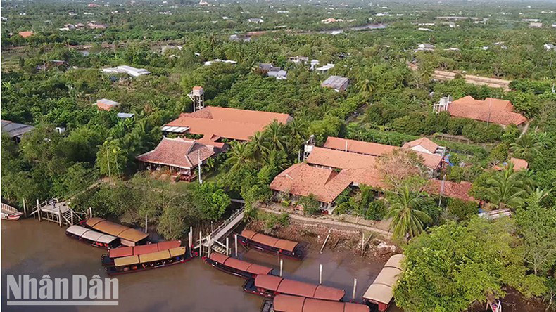 Один из хоумстей на острове Анбинь (уезд Лонгхо, провинция Виньлонг). Один из хоумстей на острове Анбинь (уезд Лонгхо, провинция Виньлонг).