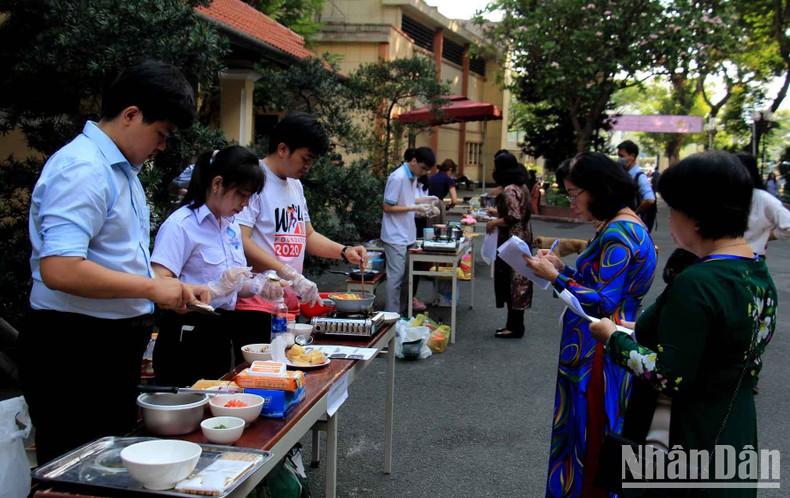 Оргкомитет оценивает конкурсные работы. Оргкомитет оценивает конкурсные работы.