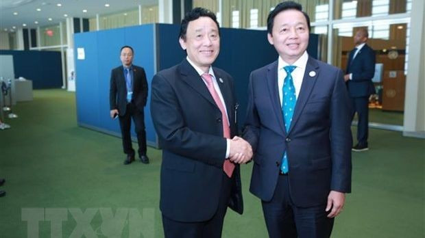 Вице-премьер Чан Хонг Ха и Генеральный директор ФАО Цюй Дунъю. Фото: ВИА Вице-премьер Чан Хонг Ха и Генеральный директор ФАО Цюй Дунъю. Фото: ВИА