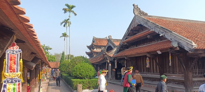 Пагода Кео в настоящее время насчитывает 18 архитектурных объектов со 133 отделениями из ценных пород дерева. Пагода Кео в настоящее время насчитывает 18 архитектурных объектов со 133 отделениями из ценных пород дерева.