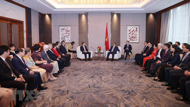 Премьер-министр Фам Минь Тьинь на встрече с китайскими деятелями дружбы. Фото: ВИА Премьер-министр Фам Минь Тьинь на встрече с китайскими деятелями дружбы. Фото: ВИА