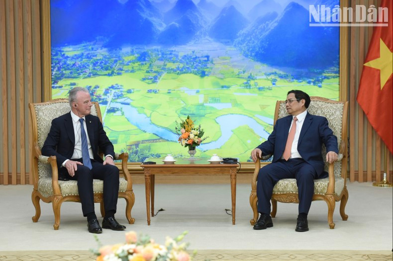 Премьер-министр Фам Минь Тьинь принимает Старшего вице-президента корпорации Boeing, Президента Boeing Global Брендана Нельсона. Фото: Чан Хай Премьер-министр Фам Минь Тьинь принимает Старшего вице-президента корпорации Boeing, Президента Boeing Global Брендана Нельсона. Фото: Чан Хай