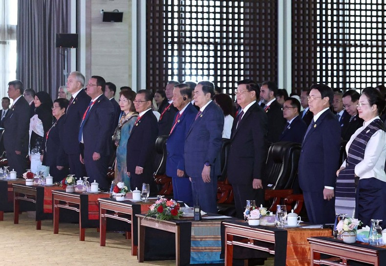 Председатель НС Чан Тхань Ман и делегаты на открытии АИПА-45. Фото: ВИА Председатель НС Чан Тхань Ман и делегаты на открытии АИПА-45. Фото: ВИА