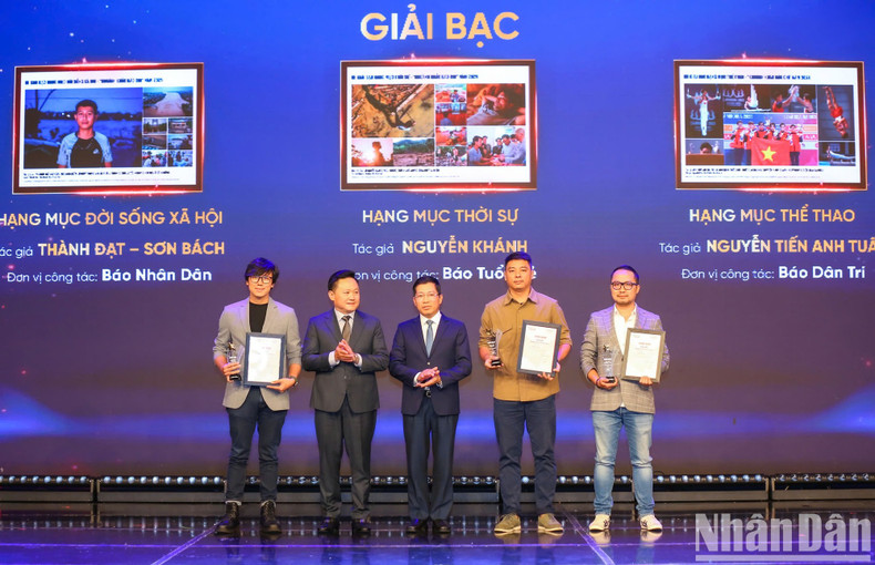 Авторы/авторские коллективы, получившие серебряные награды.