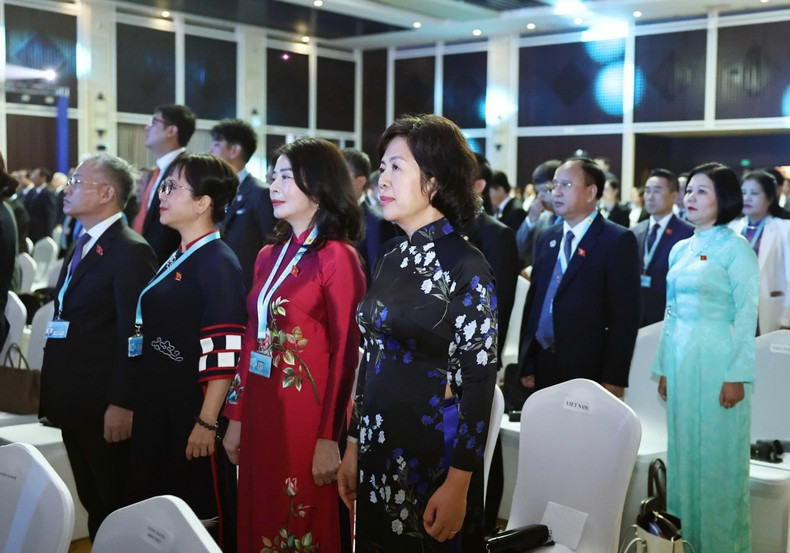 Вьетнамская делегация на церемонии открытия АИПА-45. Фото: ВИА Вьетнамская делегация на церемонии открытия АИПА-45. Фото: ВИА
