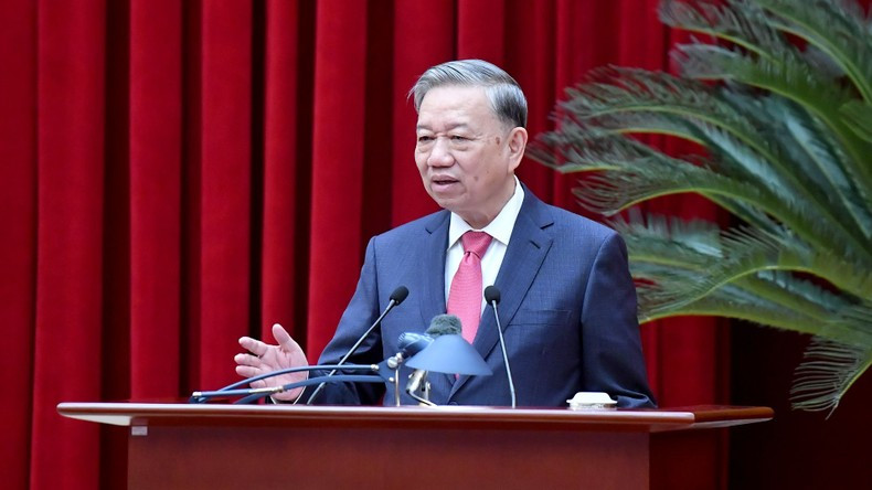 Генеральный секретарь ЦК КПВ То Лам выступает с руководящей речью. Фото: Данг Кхоа Генеральный секретарь ЦК КПВ То Лам выступает с руководящей речью. Фото: Данг Кхоа