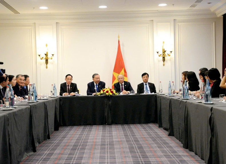 Общий вид встречи. Общий вид встречи.