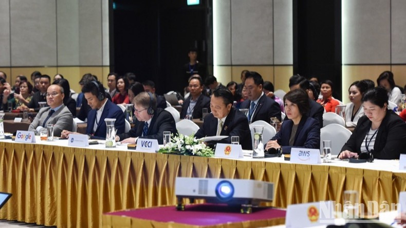 Участники бизнес-саммита. Фото: Чан Хай Участники бизнес-саммита. Фото: Чан Хай