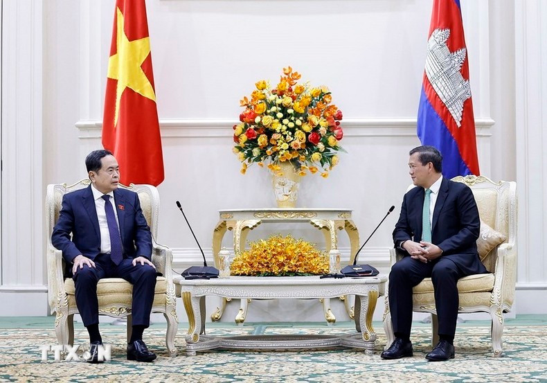 Председатель НС Вьетнама Чан Тхань Ман на встрече с Премьер-министром Камбоджи Самдеком Хун Манетом. Фото: ВИА Председатель НС Вьетнама Чан Тхань Ман на встрече с Премьер-министром Камбоджи Самдеком Хун Манетом. Фото: ВИА