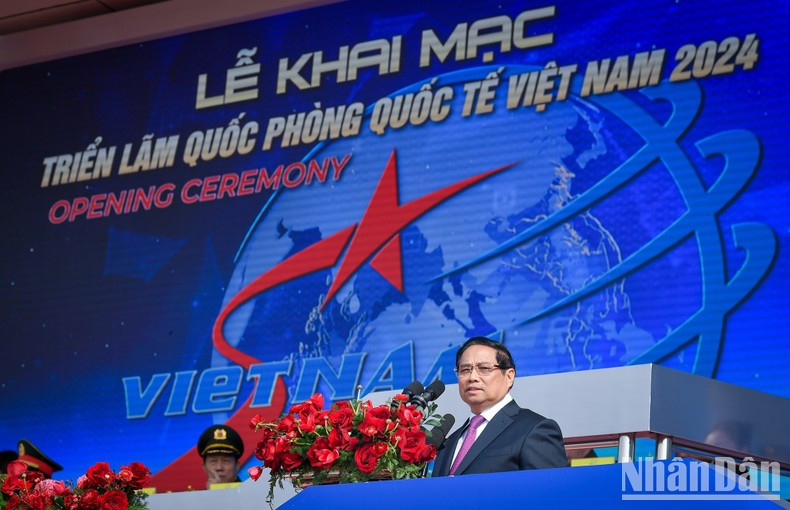 Премьер-министр Фам Минь Тьинь выступает со вступительной речью. Фото: Тхань Дат