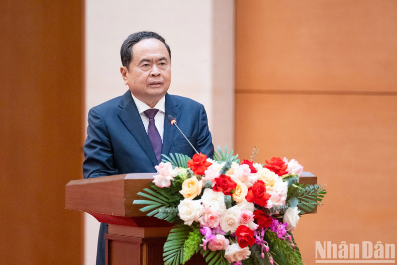 Председатель НС Чан Тхань Ман выступает с речью. Фото: Зюи Линь Председатель НС Чан Тхань Ман выступает с речью. Фото: Зюи Линь