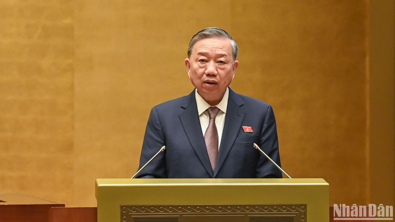 Генеральный секретарь ЦК КПВ, Президент То Лам выступает на сессии. Фото: Зюи Линь