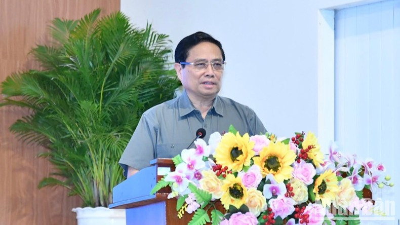 Премьер-министр Фам Минь Тьинь выступает с речью. Фото: Тхань Жанг Премьер-министр Фам Минь Тьинь выступает с речью. Фото: Тхань Жанг