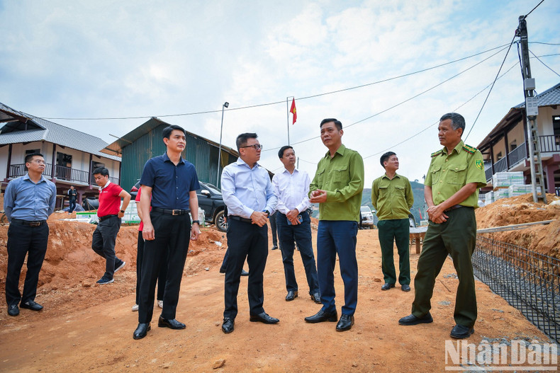 Ранее в тот же день делегация газеты «Нянзан» также посетила место строительства района переселения деревни Ну и узнала больше о ходе его строительства.