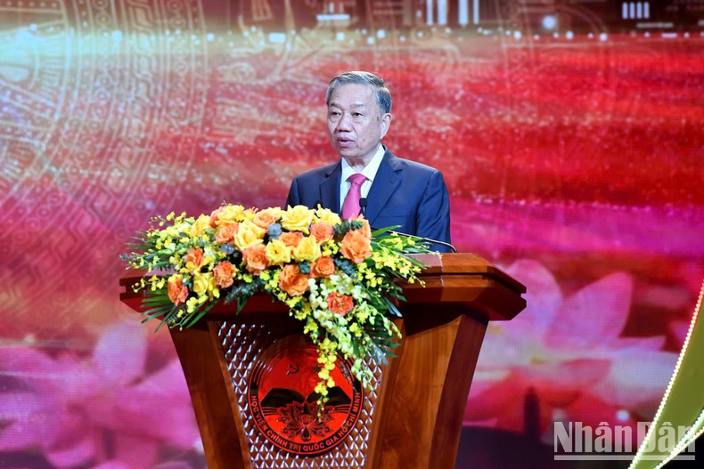 Генеральный секретарь ЦК КПВ, Президент Вьетнама То Лам выступает с речью. Фото: Данг Кхоа Генеральный секретарь ЦК КПВ, Президент Вьетнама То Лам выступает с речью. Фото: Данг Кхоа