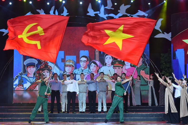 Художественный номер в рамках программы. Фото: Данг Кхоа Художественный номер в рамках программы. Фото: Данг Кхоа