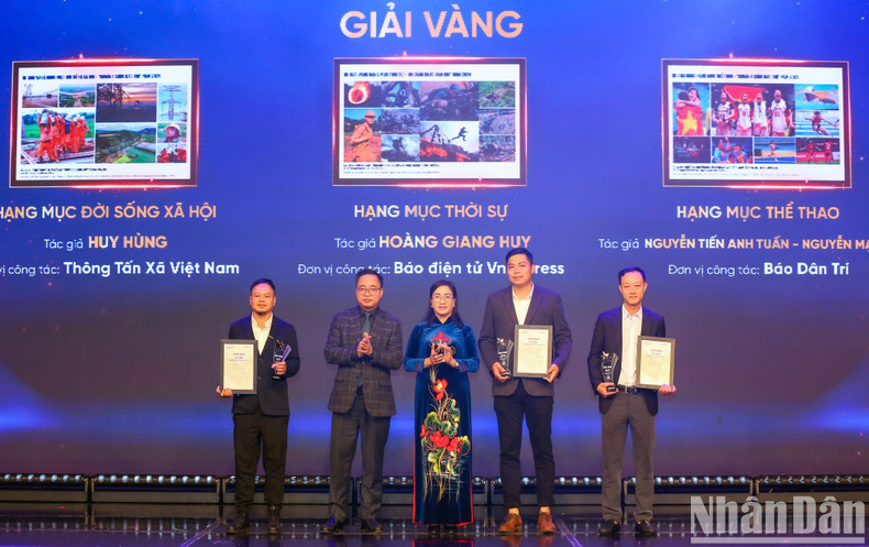 Авторы/авторские коллективы, получившие золотые награды.