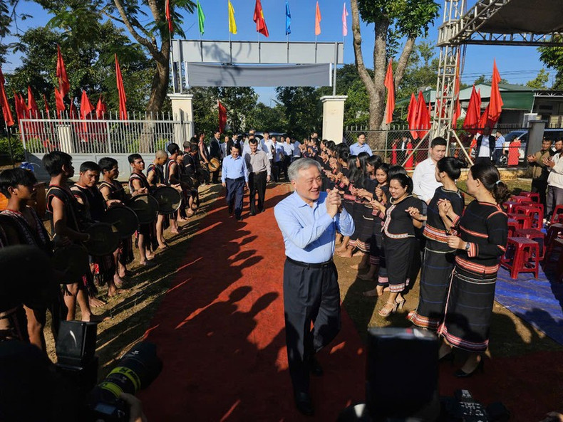 Постоянный вице-премьер Нгуен Хоа Бинь принимает участие в участие в Дне великого национального единства в провинции Жалай.