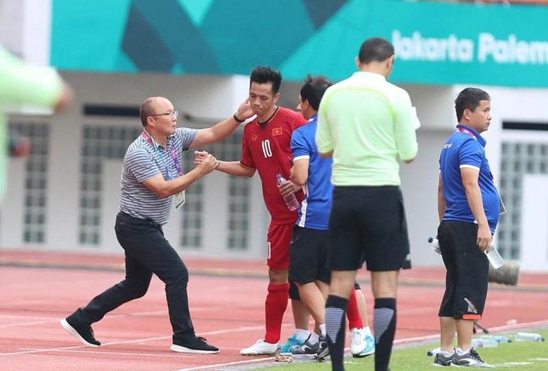 Всего через 7 месяцев после Чемпионата Азии U23 тренер Пак Хан Со достиг впечатляющих результатов вместе с олимпийской командой Вьетнама на Летних Азиатских играх (ASIAD) 2018 года. Фото: VFF Всего через 7 месяцев после Чемпионата Азии U23 тренер Пак Хан Со достиг впечатляющих результатов вместе с олимпийской командой Вьетнама на Летних Азиатских играх (ASIAD) 2018 года. Фото: VFF