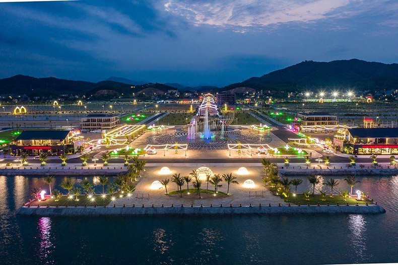 Городской район Фыонгдонг считается «спящим городом», новым символом ночной жизни Куангниня. Фото: baoquangninh.com.vn Городской район Фыонгдонг считается «спящим городом», новым символом ночной жизни Куангниня. Фото: baoquangninh.com.vn