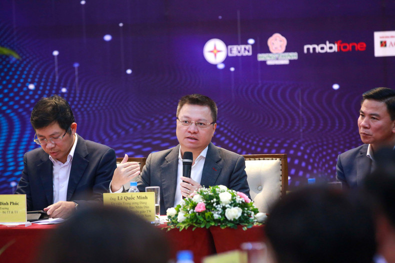 Товарищ Ле Куок Минь председательствует на форуме. Товарищ Ле Куок Минь председательствует на форуме.