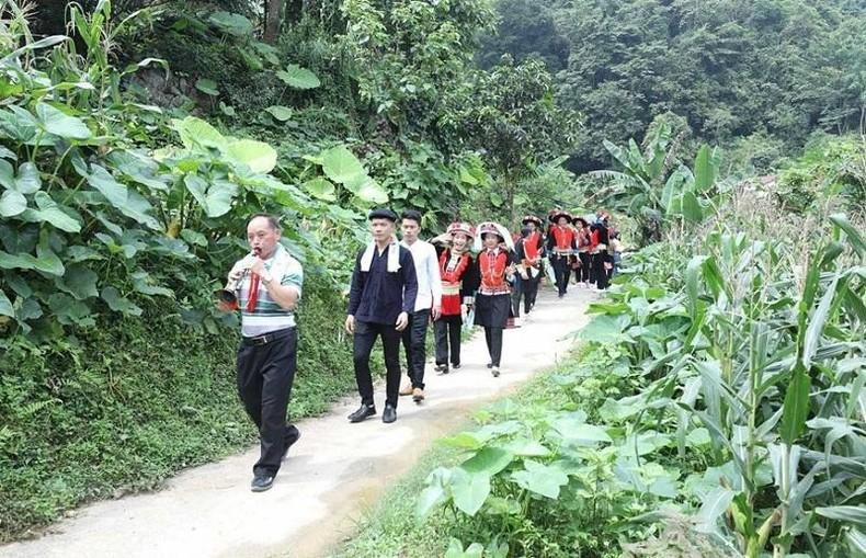 Типичный звук народной трубы в ходе «Свадьбы представителей народности Зао».