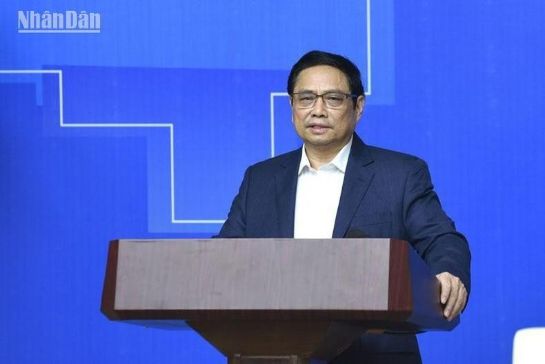 Премьер-министр Фам Минь Тьинь выступает с речью. Фото: Чан Хай