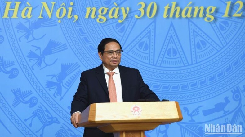 Премьер-министр Фам Минь Тьинь выступает на встрече. Фото: Чан Хай