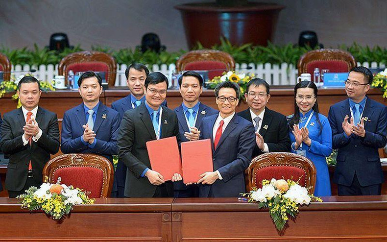 Церемония подписания Совместной резолюции о Положении координации работы между Правительством и ЦК ВКСМ имени Хо Ши Мина на период 2022-2027 гг. Церемония подписания Совместной резолюции о Положении координации работы между Правительством и ЦК ВКСМ имени Хо Ши Мина на период 2022-2027 гг.