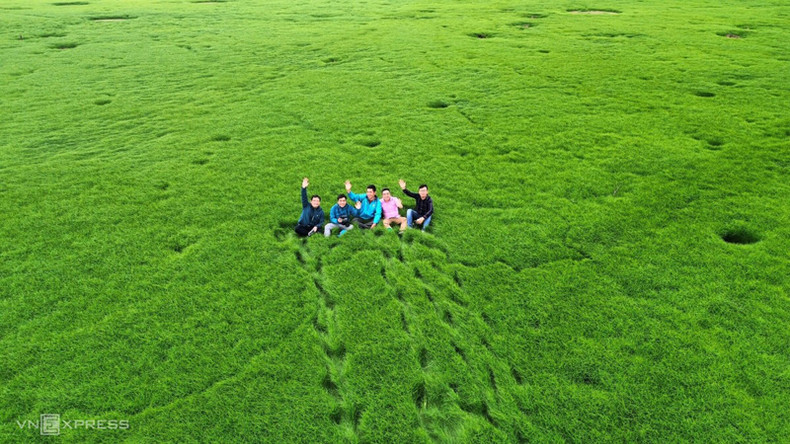 Озеро Чиан находится примерно в 70 км от города Хошимина. Озеро Чиан находится примерно в 70 км от города Хошимина.