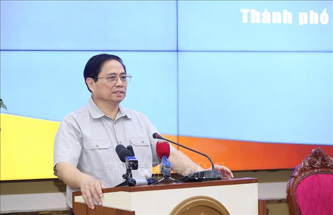 Премьер-министр Фам Минь Тьинь выступает на заседании. Фото: ВИА Премьер-министр Фам Минь Тьинь выступает на заседании. Фото: ВИА