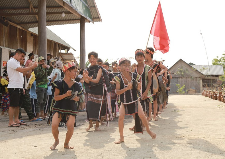 Выступление детской команды по гонгу.