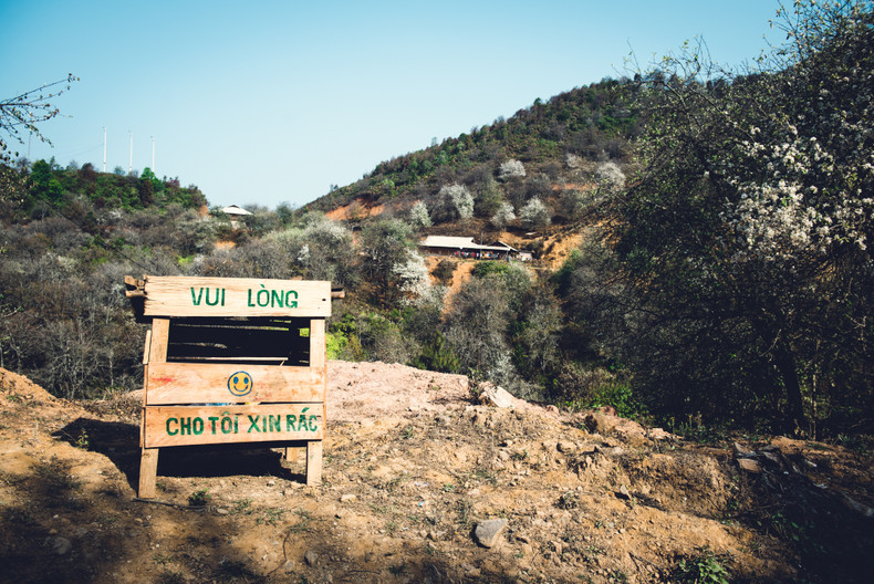 Туризм в деревне Намнгиеп развивается успешно. Местность уделяет первостепенное внимание защите окружающей среды такими способами, как изготовление мусорных баков, запрет на рубку деревьев, организация рекламных акций, строительство дороги в деревню. Туризм в деревне Намнгиеп развивается успешно. Местность уделяет первостепенное внимание защите окружающей среды такими способами, как изготовление мусорных баков, запрет на рубку деревьев, организация рекламных акций, строительство дороги в деревню.