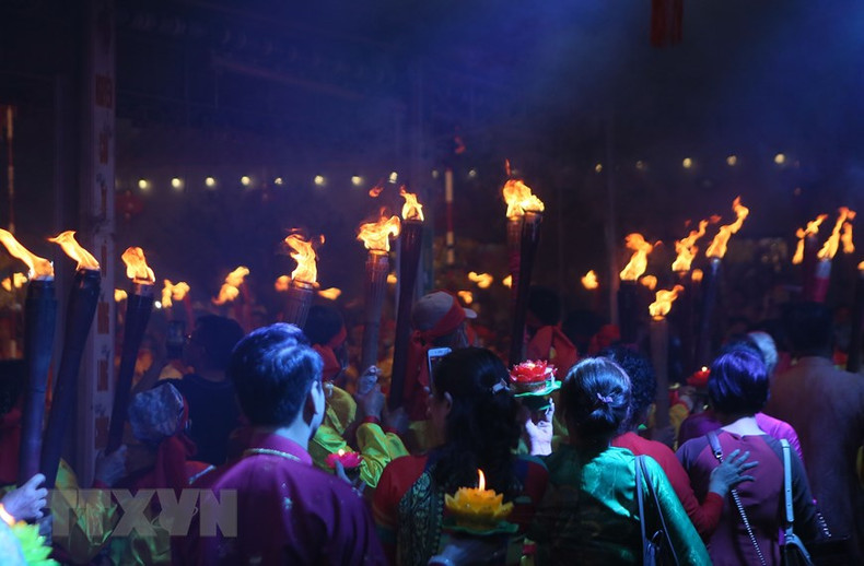 Начинается церемония зажигания факелов в Храмовом комплексе Заи. Начинается церемония зажигания факелов в Храмовом комплексе Заи.