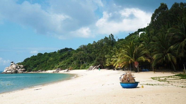 Лучшее время для подводного плавания на Кулаотям – с апреля по сентябрь. Лучшее время для подводного плавания на Кулаотям – с апреля по сентябрь.