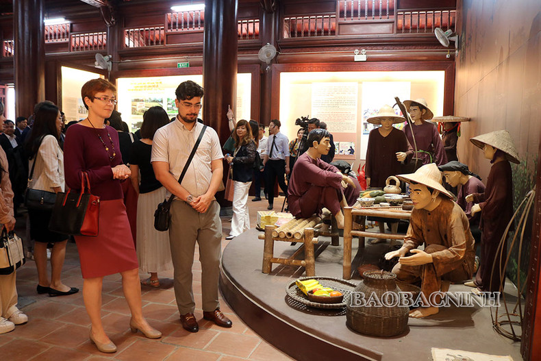 Центр сохранения лубочных картин Донгхо в уезде Тхуантхань провинции Бакнинь. Фото: baobacninh.com.vn Центр сохранения лубочных картин Донгхо в уезде Тхуантхань провинции Бакнинь. Фото: baobacninh.com.vn