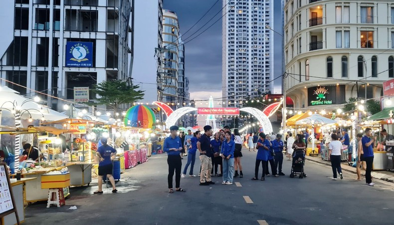 Пешеходная улица Антхыонг. Пешеходная улица Антхыонг.