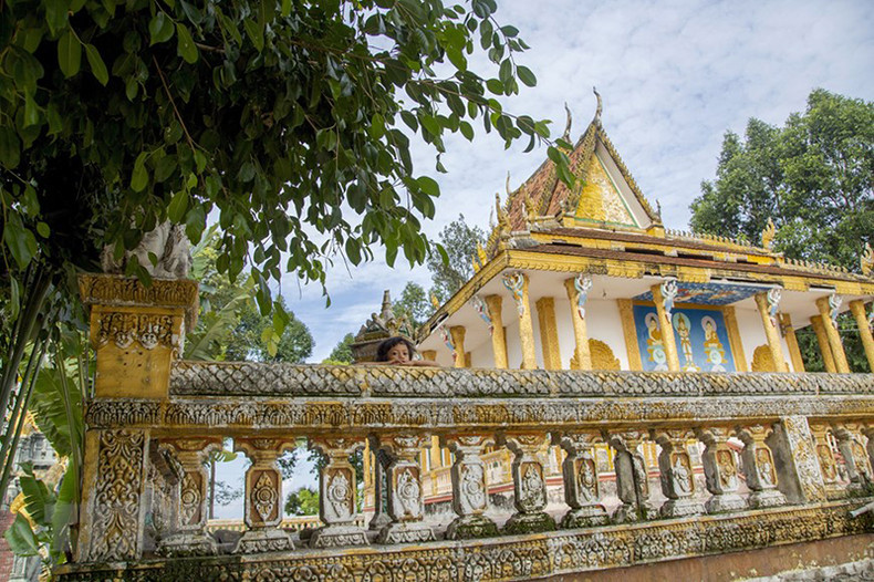 Пагода Каот является местом духовной и культурной деятельности жителей кхмерской народности, проживающих в пограничной общине Тандонг уезда Тантяу.