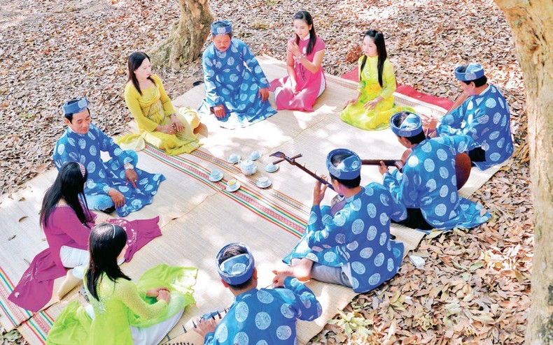 Исполнение народного искусства «дон-ка-тай-ты» в городе Баклиеу. Фото: Фан Тхань Кыонг