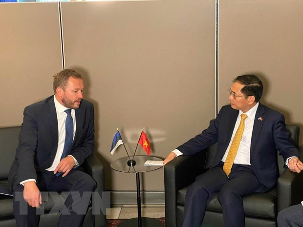 Министр Буй Тхань Шон и Министр иностранных дел Эстонии Маргус Цахкна. Фото: ВИА Министр Буй Тхань Шон и Министр иностранных дел Эстонии Маргус Цахкна. Фото: ВИА