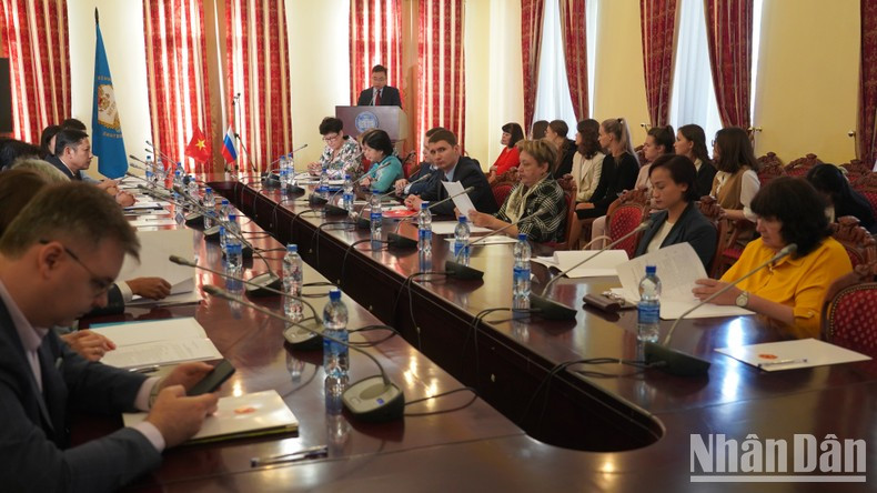 Общий вид круглого стола. Фото: Суан Хынг Общий вид круглого стола. Фото: Суан Хынг