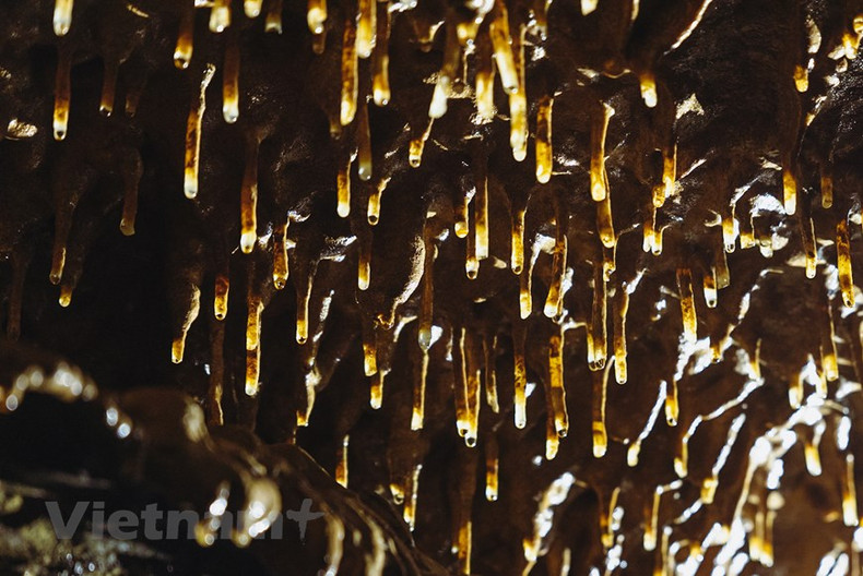 Крошечные капли воды настойчивы и талантливы в создании бесценных даров для человечества. Крошечные капли воды настойчивы и талантливы в создании бесценных даров для человечества.