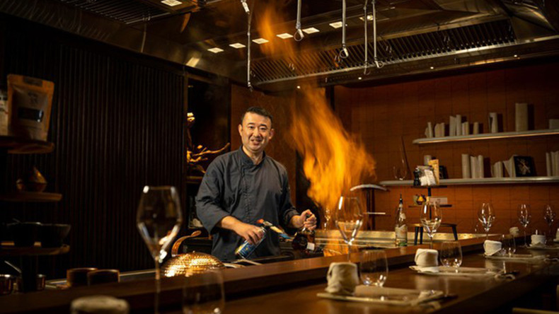 Шеф-повар Хироси Ямагуичи. Фото: thanhnien.vn Шеф-повар Хироси Ямагуичи. Фото: thanhnien.vn