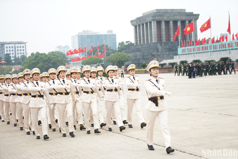Парад на церемонии открытия традиционного спортивного праздника сил гвардии при МОБ. Фото: Тхань Дат Парад на церемонии открытия традиционного спортивного праздника сил гвардии при МОБ. Фото: Тхань Дат