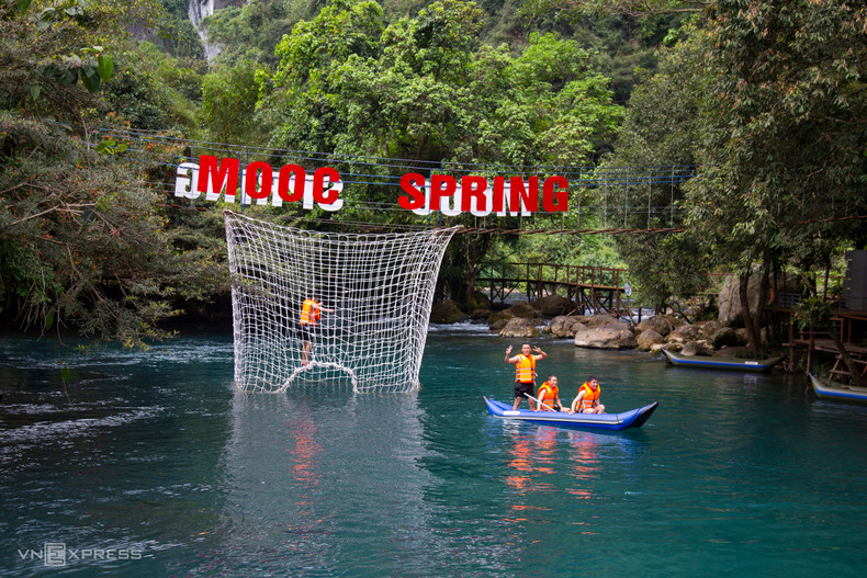 Каждый год этот район принимает около 50 тыс. посетителей. Пик сезона бывает в летних месяцах. Каждый год этот район принимает около 50 тыс. посетителей. Пик сезона бывает в летних месяцах.