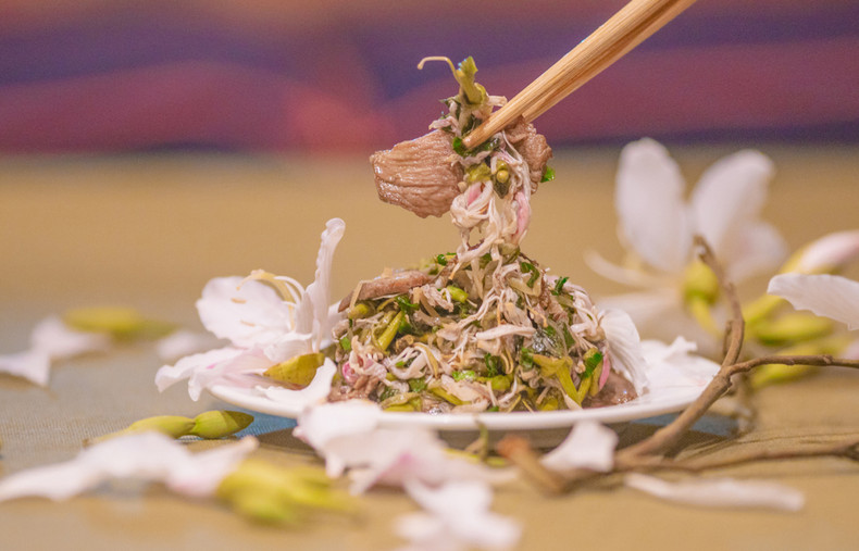 Жареные баухинии с говядиной. Фото: vnexpress.net Жареные баухинии с говядиной. Фото: vnexpress.net