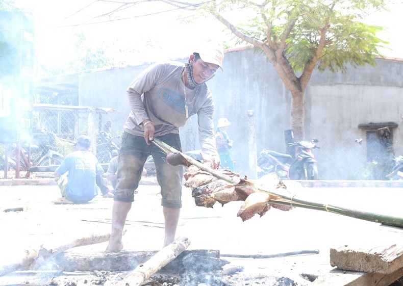Жители деревни готовятся к церемонии Шомакотям.